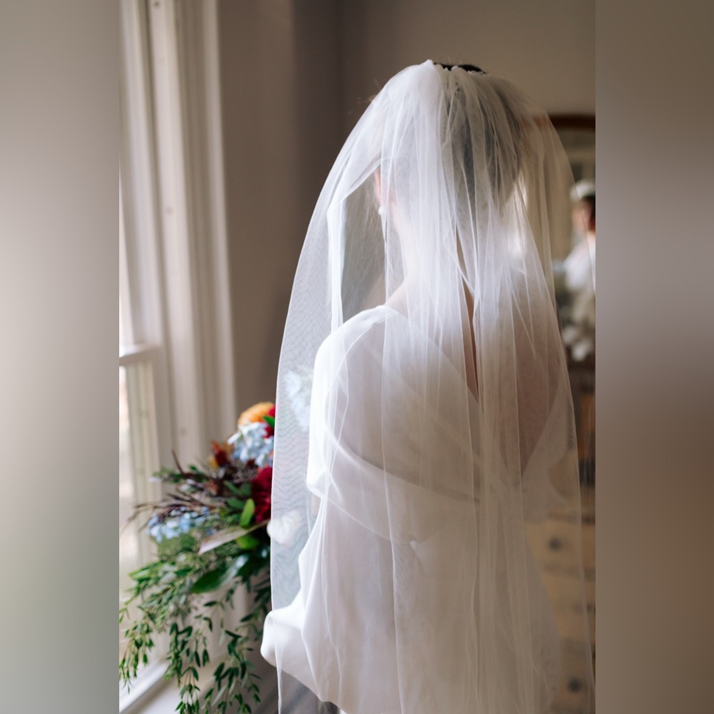 Dareth Colburn Simple Edge Cut Veil